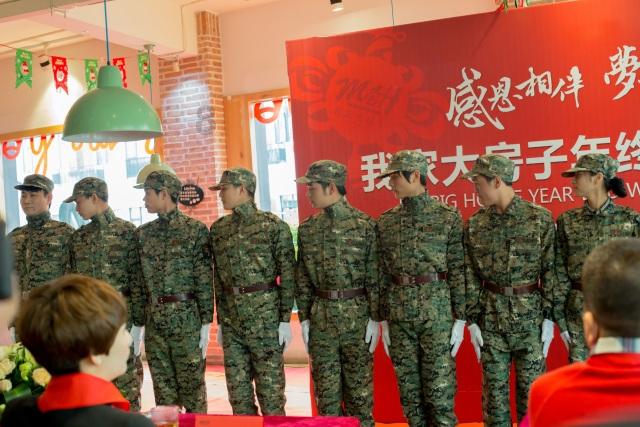 上升的白气球