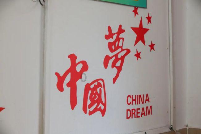 甜美奥莉吃甜点